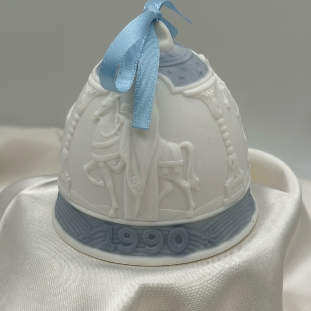1990 Lladro Christmas Bell